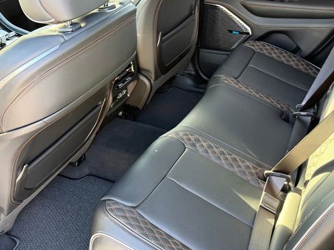 New 2025 Jeep Grand Cherokee Summit image 9