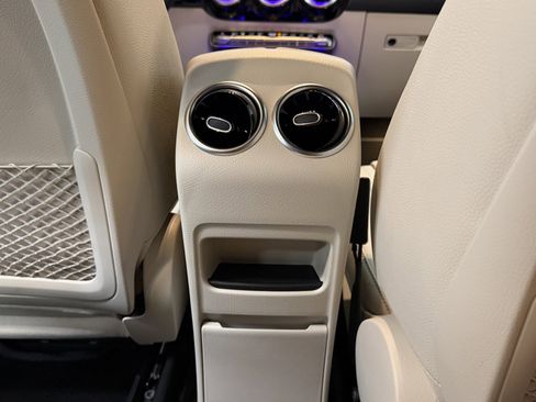 Certified 2025 Mercedes-Benz GLA 250 image 35