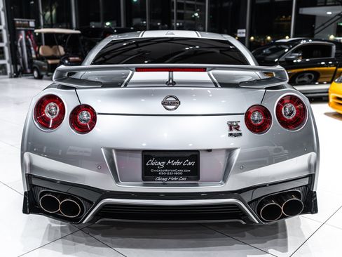 Used 2020 Nissan GT-R Premium image 3