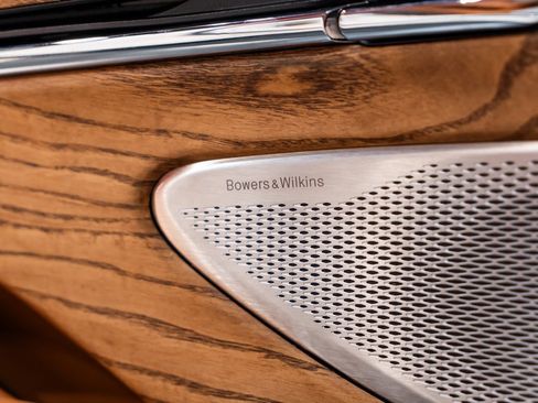 Used 2024 Aston Martin DB12 Convertible image 25