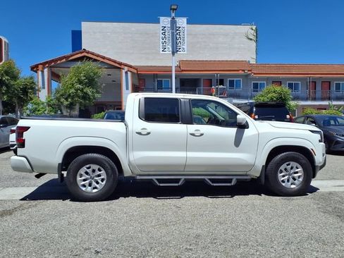 Used 2024 Nissan Frontier SV RWD image 21