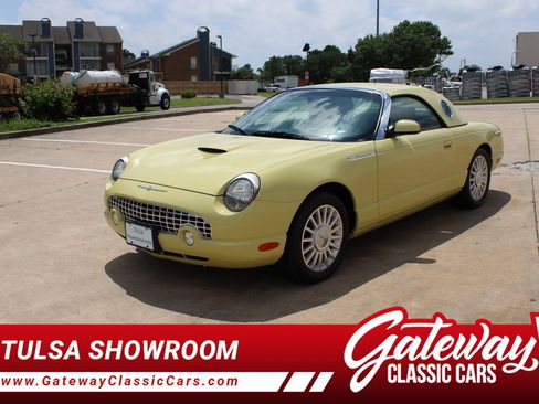 Used 2005 Ford Thunderbird RWD image 1