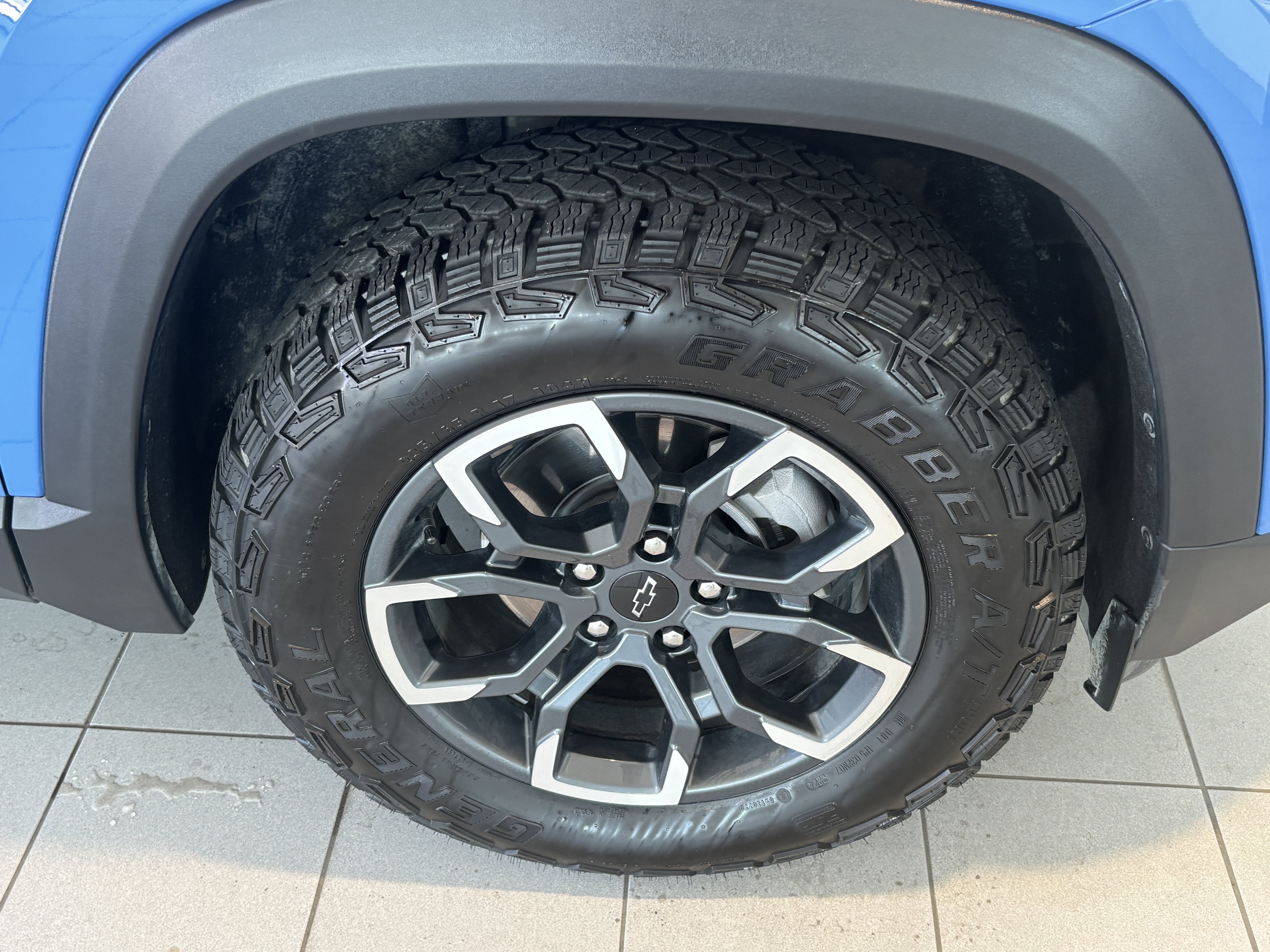Used 2025 Chevrolet Equinox ACTIV w/ Safety and Technology Package AWD/4WD image 9