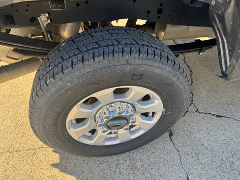 Used 2024 Ford F250 XLT w/ FX4 Off-Road Package image 11