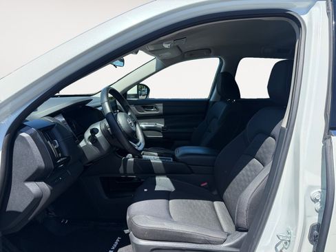 Used 2024 Nissan Pathfinder SV FWD image 10
