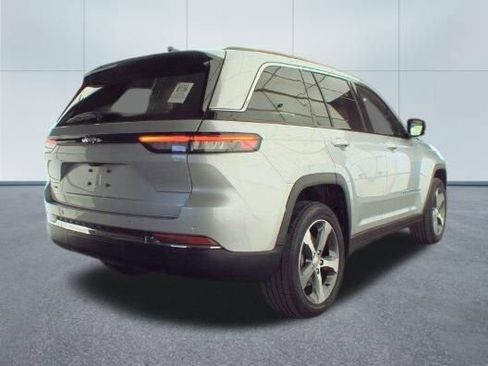 Used 2023 Jeep Grand Cherokee 4WD 4xe image 5