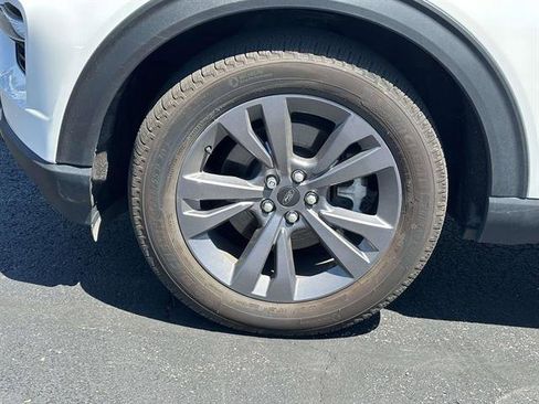 Used 2024 Ford Explorer XLT w/ Equipment Group 202A AWD/4WD image 8