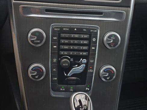 Used 2016 Volvo XC60 T6 w/ Proximity Package image 22