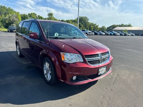 Used 2019 Dodge Grand Caravan SXT FWD image 2