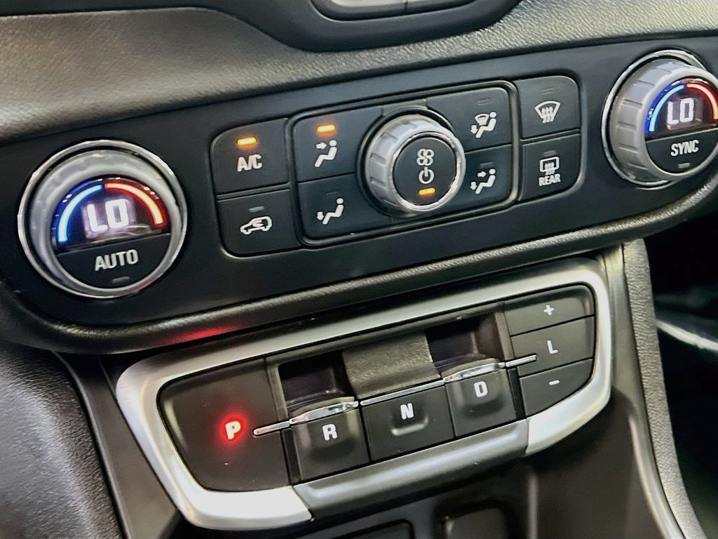Used 2024 GMC Terrain SLT AWD/4WD image 16