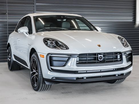 New 2026 Porsche Macan image 7