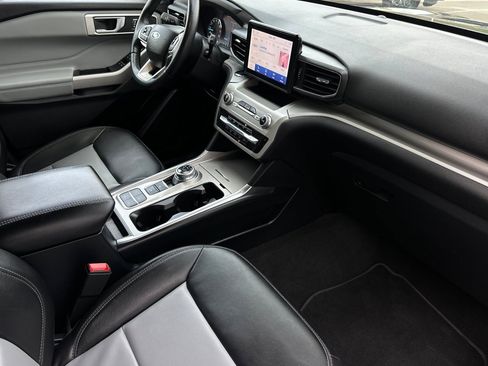 Certified 2022 Ford Explorer XLT w/ Equipment Group 202A image 16
