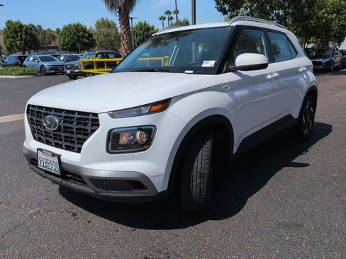 Certified 2026 Hyundai Venue SEL FWD image 3