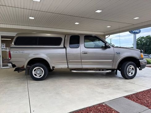 Used 2002 Ford F150 XLT AWD/4WD image 2