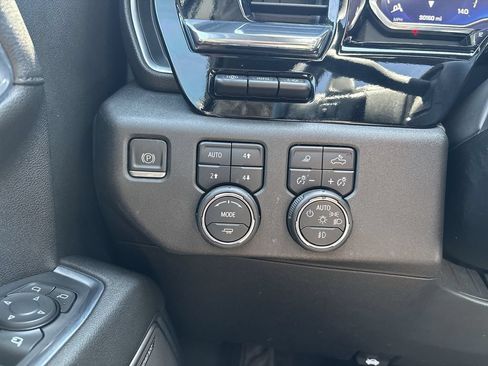 Used 2023 Chevrolet Silverado 1500 High Country AWD/4WD image 23