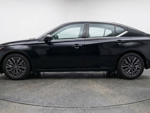 Used 2025 Nissan Altima 2.5 SV image 5