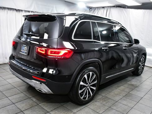 Used 2023 Mercedes-Benz GLB 250 4MATIC w/ Premium Package image 6