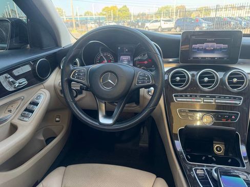 Used 2016 Mercedes-Benz C 300 4MATIC Sedan image 4