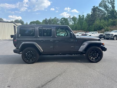 Used 2025 Jeep Wrangler Unlimited Sahara w/ Safety Group AWD/4WD image 5