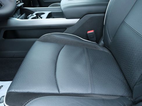 Used 2025 RAM 2500 Laramie image 25