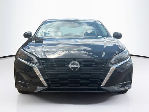 Used 2023 Nissan Altima 2.5 SL FWD image 2