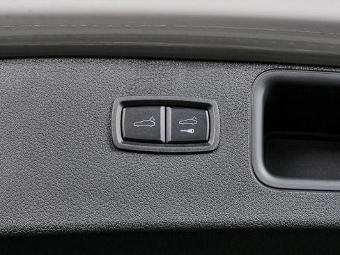 New 2026 Porsche Macan Turbo AWD/4WD image 33