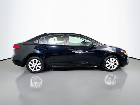 Used 2023 Toyota Corolla LE image 3
