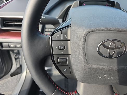 Used 2025 Toyota Prius Plug-In Hybrid image 18