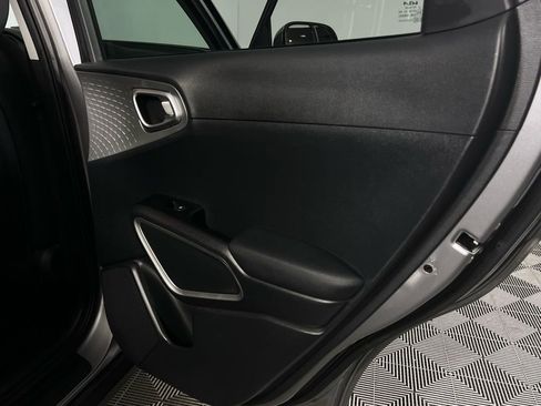 Used 2025 Kia Soul LX image 25