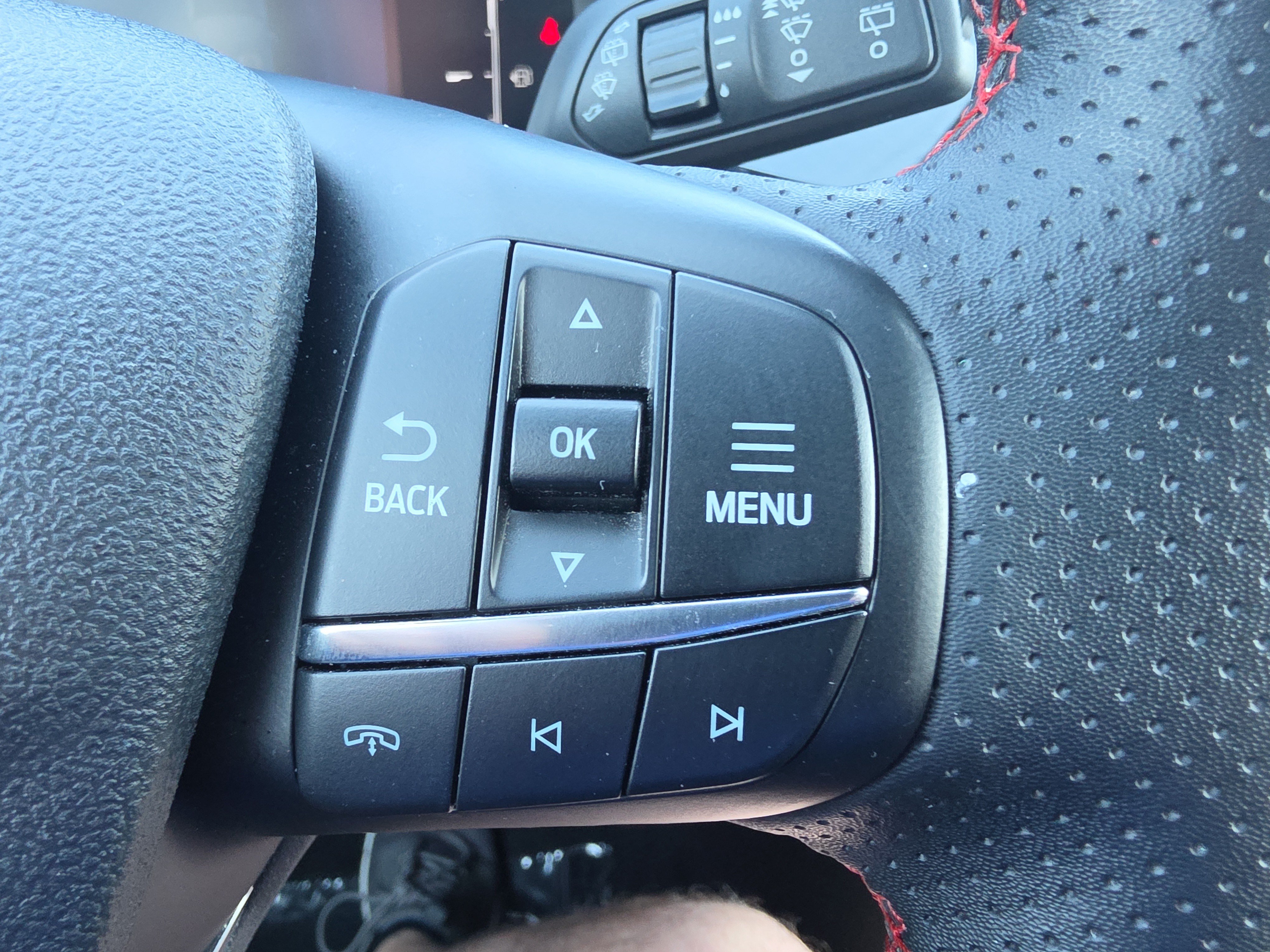 Used 2025 Ford Escape ST-Line Select AWD/4WD image 19