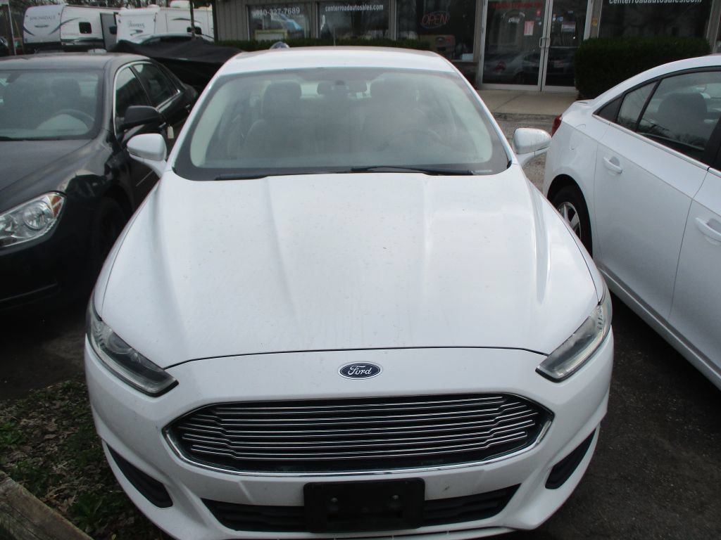 Used 2013 Ford Fusion SE FWD image 2