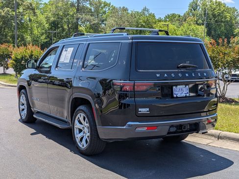 Used 2022 Jeep Wagoneer Series I w/ Premium Group I AWD/4WD image 7