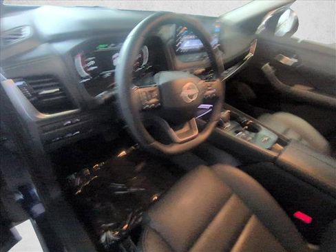 Used 2025 Nissan Rogue SL w/ Tech Package image 10