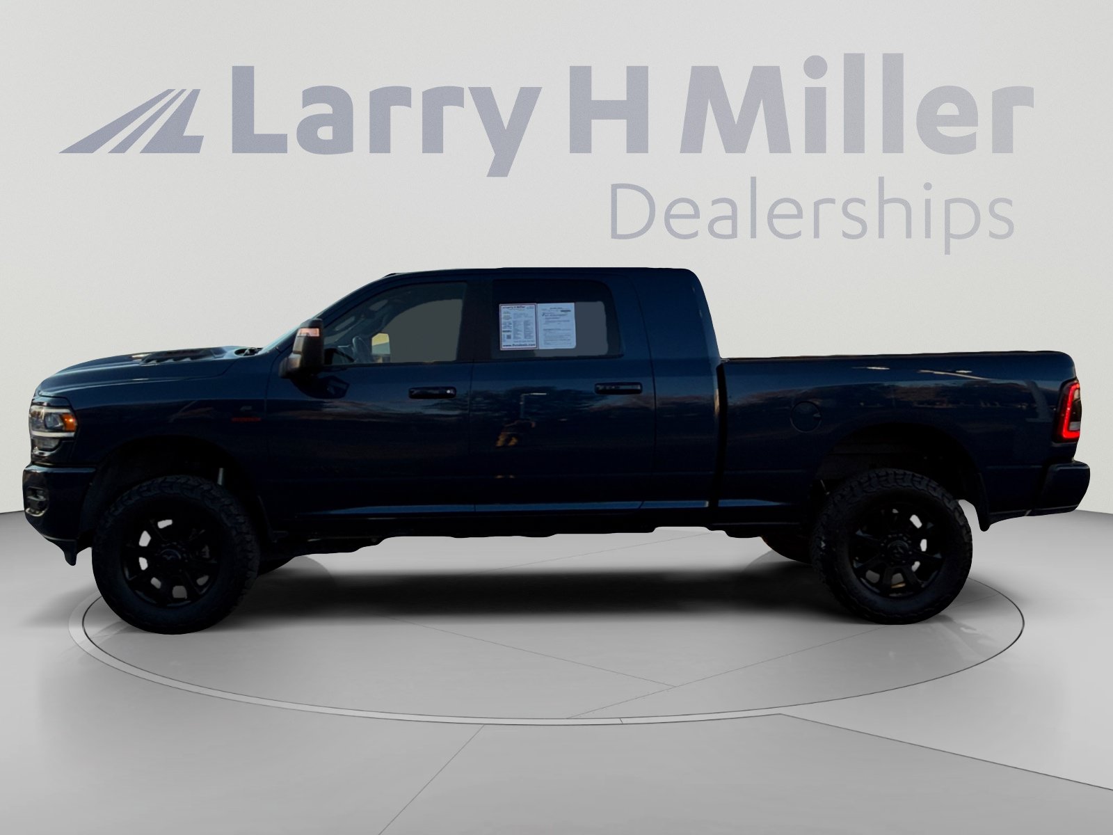 Used 2024 RAM 2500 Laramie w/ Night Edition AWD/4WD image 2