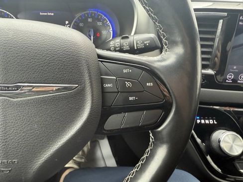 Used 2019 Chrysler Pacifica Touring-L Plus w/ S Appearance Package image 15