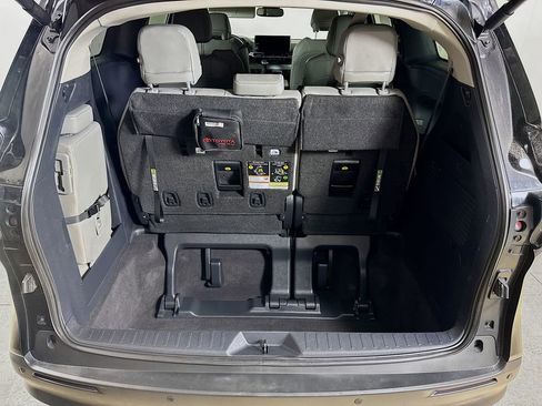 Certified 2025 Toyota Sienna XLE image 23