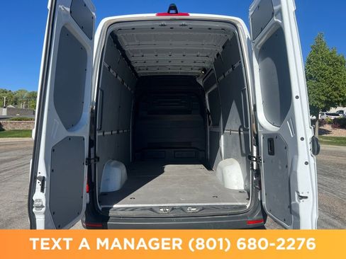 Used 2025 Mercedes-Benz Sprinter 2500 image 23