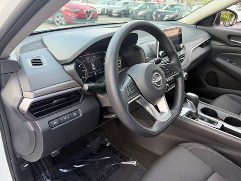 Certified 2025 Nissan Altima 2.5 SV FWD image 10