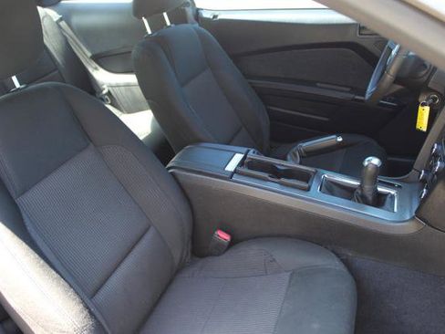 Used 2010 Ford Mustang GT RWD image 17