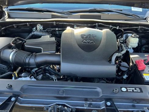 Certified 2016 Toyota Tacoma Limited image 43