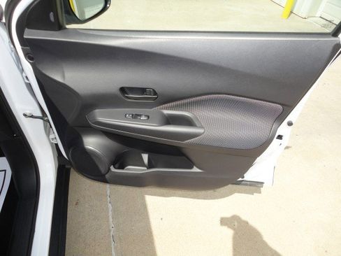 Used 2020 Nissan Kicks S image 17