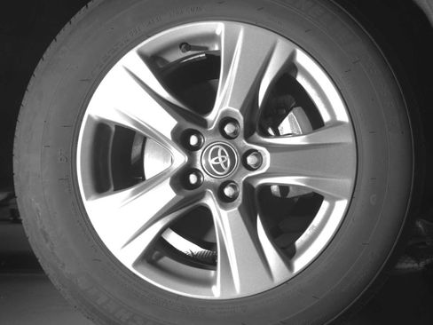 Used 2025 Toyota RAV4 XLE image 10