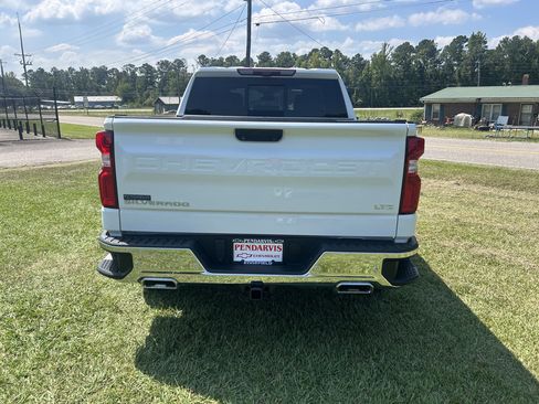 Used 2022 Chevrolet Silverado 1500 LTZ w/ LTZ Premium Package AWD/4WD image 11