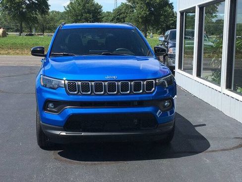 Used 2023 Jeep Compass Latitude AWD/4WD image 4
