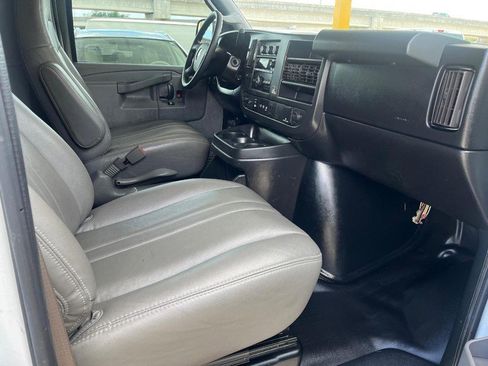 Used 2018 Chevrolet Express 2500 RWD image 8