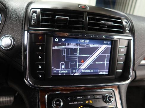 Used 2020 Lincoln Continental w/ Premium Package FWD image 21