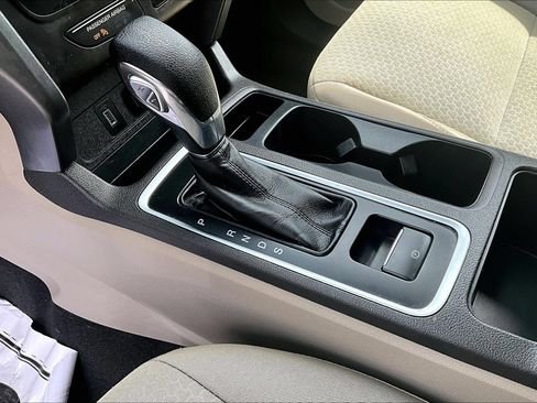 Used 2018 Ford Escape SE w/ SE Sync 3 Package AWD/4WD image 18