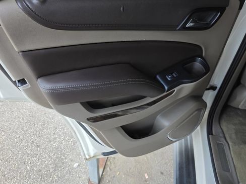 Used 2015 Chevrolet Tahoe LT RWD image 38