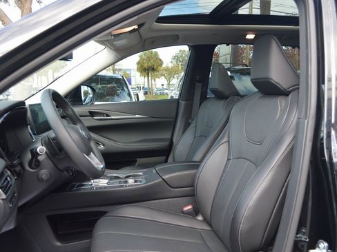 Certified 2025 INFINITI QX60 Luxe w/ Vision Package image 5