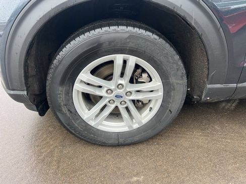 Used 2023 Ford Explorer XLT w/ Equipment Group 202A image 9